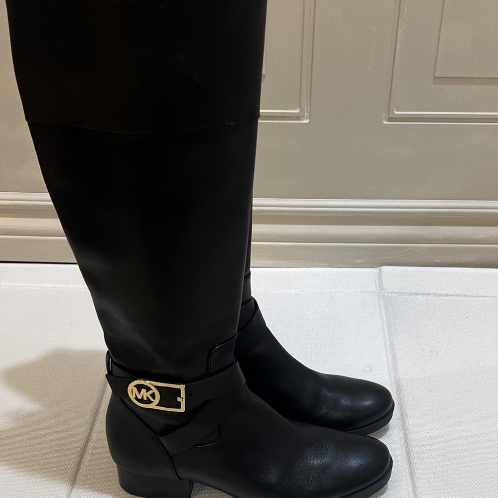 Michael Kors Women's Black Leather Knee High Riding Boot Buckle Pull On US 6.5 M - Picture 3 of 5